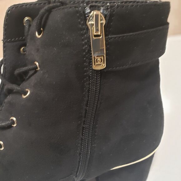 Liz Claiborne Black Faux Suede Lace-Up Ankle Boots Gold Hardware Size 9 PO Good - Picture 12 of 15